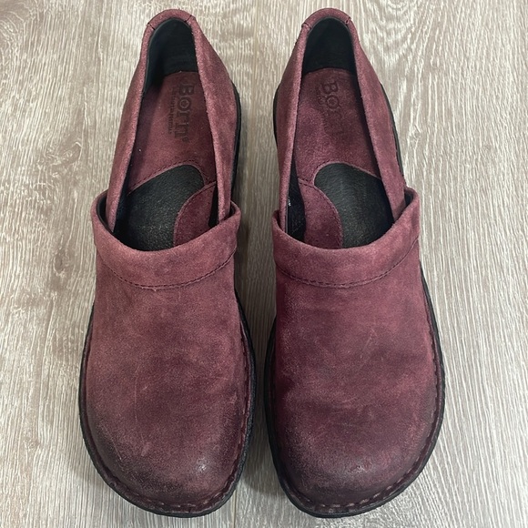 NWOT Born B23647 Toby Closed Back Clogs Burgundy Distressed Suede Leather 7M - Picture 2 of 16